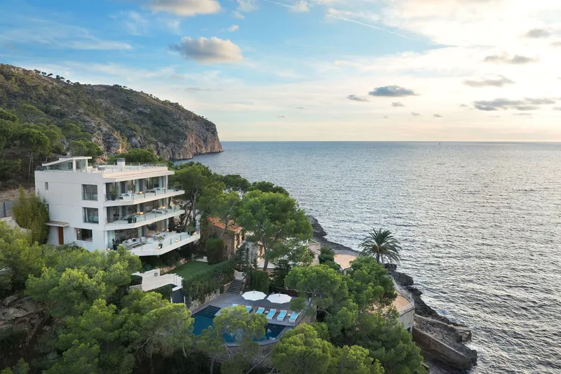 Exclusive property on the first sea line with holiday rental license — photo 1