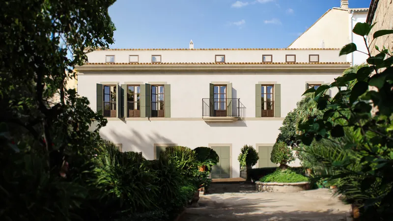 Luxury penthouse in historic 16th century building in the sought-after Calatrava district — photo 12
