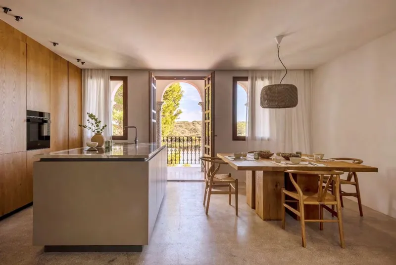 Completely renovated house on the seafront in Portocolom — photo 1