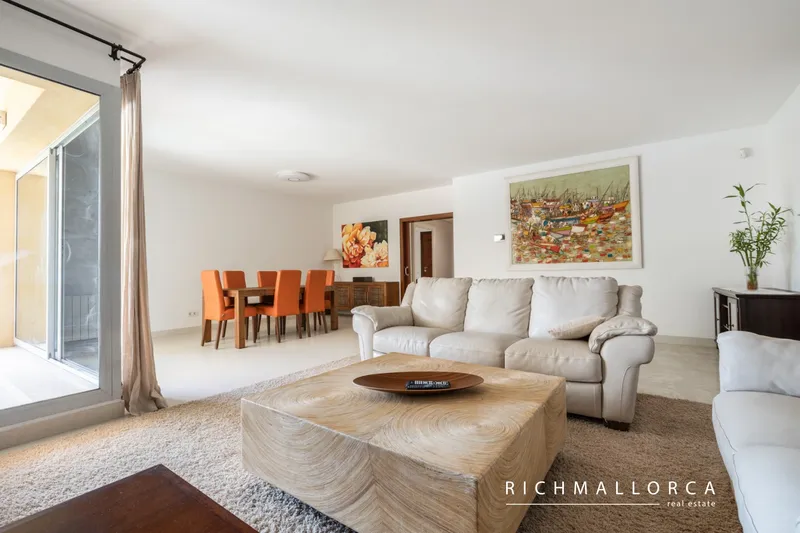 Spacious 4-bedroom apartment with terrace and sea views in Sol de Mallorca — photo 3