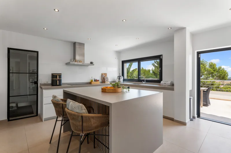 Modern family villa in quiet location near Port Adriano - Pool (15271) — photo 7