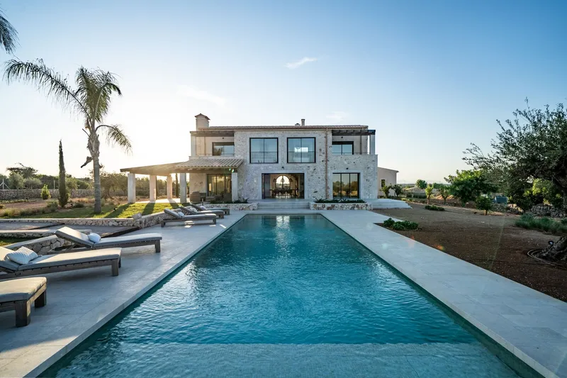 Stone finca with sea views near the bay of Cala Llombards — photo 1