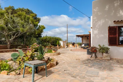 Cala Llombards, Picturesque Coastal House on the First Sea Line in Cala Llombards — photo 5