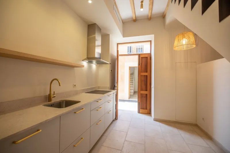 Modern townhouse with garage — photo 4