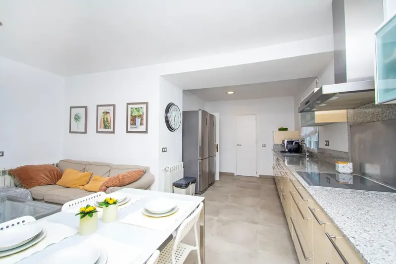 We present this elegant detached chalet in Peguera, Calvià, completely renovated, combining style, comfort and privacy in a — photo 8