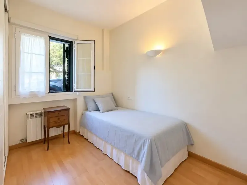 Situado en Palma, a tan solo dos minutos a pie de Porto Pi, este amplio apartamento ofrece aproximadamente 90 m² de superficie habitable y u — photo 10