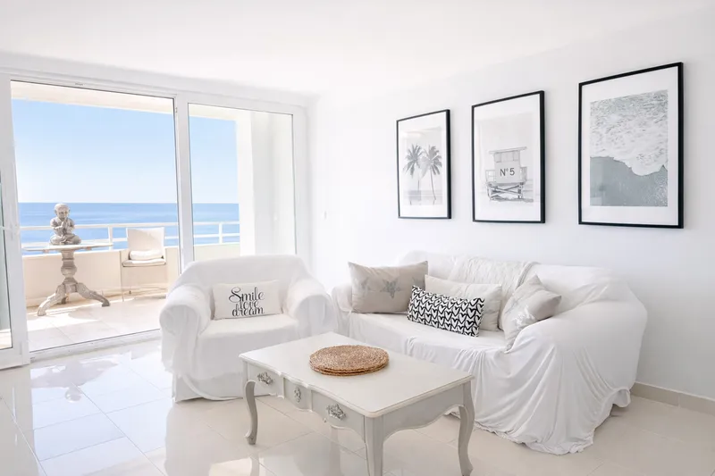 Exclusive coastal gem: a beachfront penthouse with direct access to the ocean — photo 2