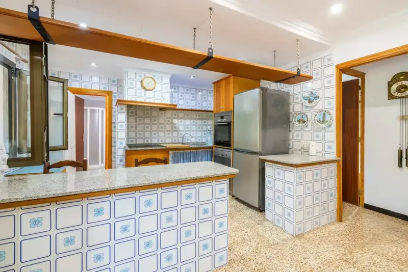 This villa for sale in Son Toni has a lot to offer, enjoying a convenient location with easy access to shops, golf course — photo 8