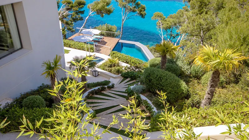 Villa in Camp de Mar - waterfront estate with pool — photo 2