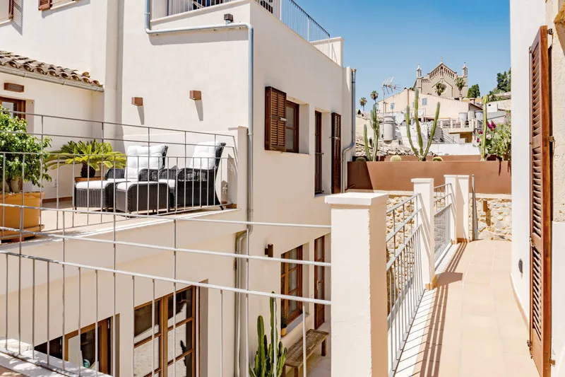 Stylish townhouse in Artà with large garage, sunny patio, roof terrace and ETV license — photo 2