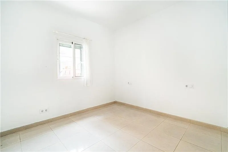 Freehold ground-floor apartment with terrace and garden on a plot of approx. 226 m². — photo 9