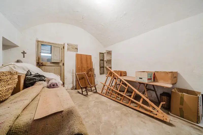 This house for renovation is located in Sant Llorenç, in an area with year-round activity in Mallorca. From gestpropiedad, real estate — photo 10
