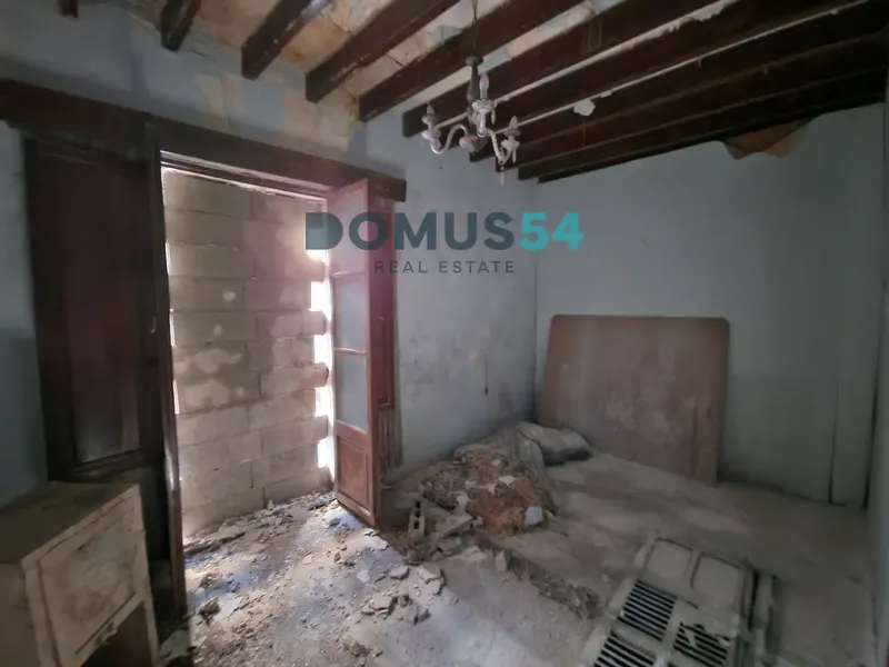 Opportunity to acquire a central Mallorcan house to completely renovate in Sa Pobla. It has 249 square meters built on a — photo 7