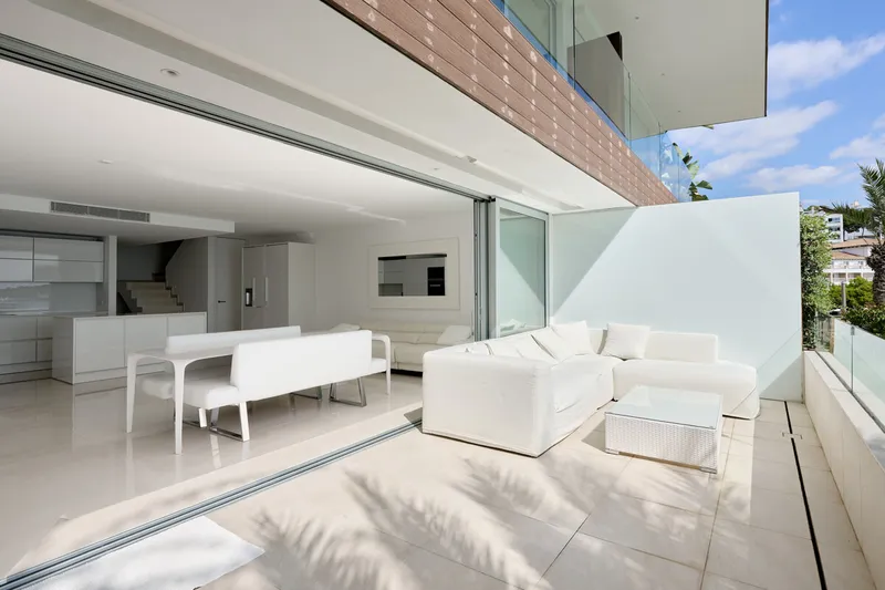Long-term rental: Exclusive duplex apartment on the first line of the sea in Cala Mayor - Marcel Remus Real Estate — photo 4