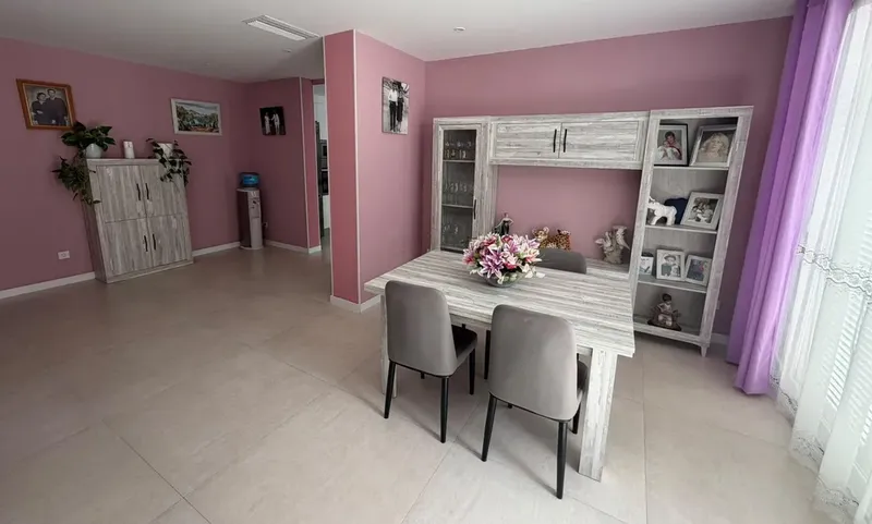 Planta baja en venta con 4 habitaciones, vestidor,... — photo 2