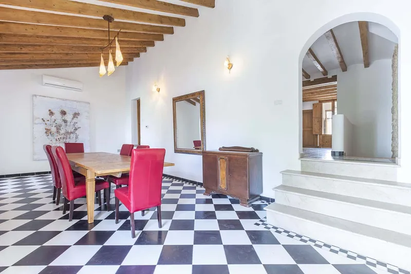 Majestic villa with pool and garden near Palma for rent — photo 7