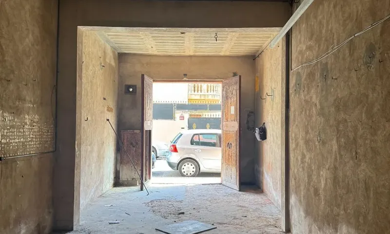 Garage convertible to home for sale in Plaza de... — photo 1