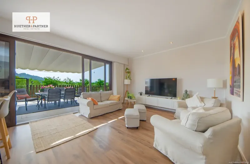 Attractive semi-detached house consists of two separate, individually designed halves sold together — photo 2