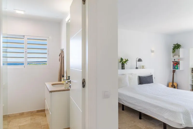 Spacious penthouse with sea views in Portals — photo 12