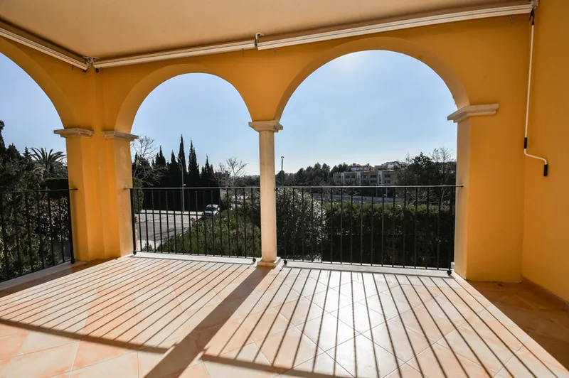 Bright and Spacious Fully Renovated Apartment with Two Parking Spaces in Palma’s Prestigious Residential Area — photo 3