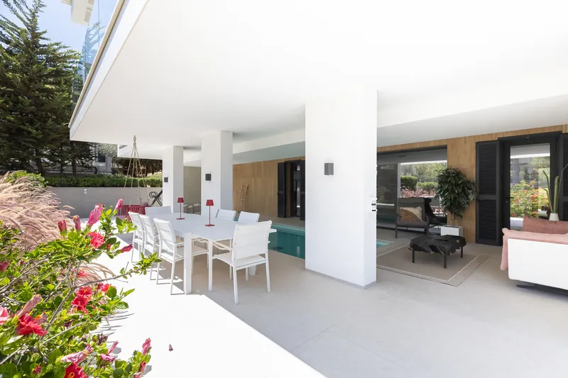 Exclusive villa complex with two pools, garden and partial sea views — photo 3