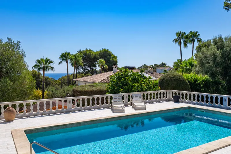 250m² Villa mit 5 Zimmern, Pool und Meerblick zu kaufen — photo 1