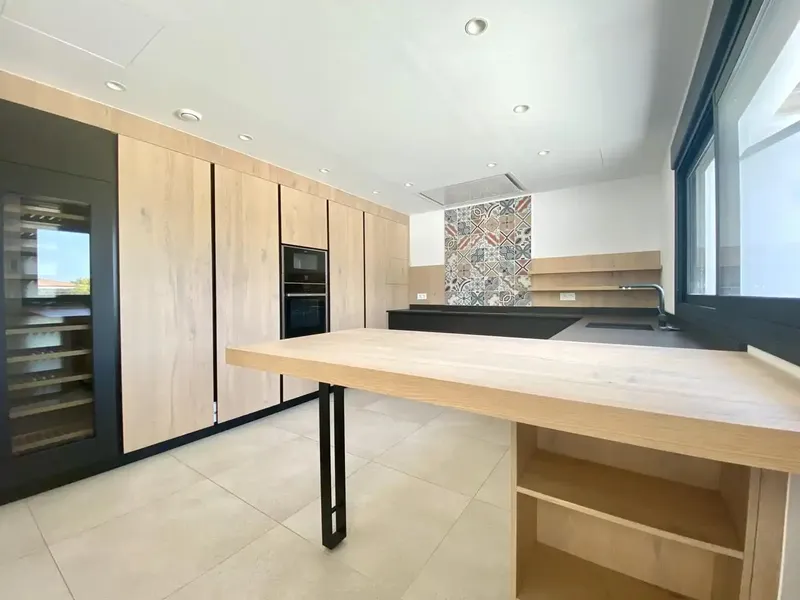 Cherryhouse Invest presents this spectacular high-end villa located in the prestigious private urbanization of Sa Planera, one of the — photo 12