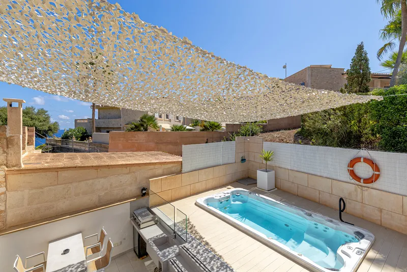 House in Cala Llombards - Jacuzzi on the spacious terrace — photo 9