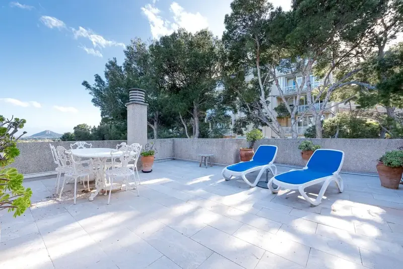 This impressive penthouse for sale in Puerto Pollensa offers stunning, unobstructed sea views, as well as a combination ex — photo 7