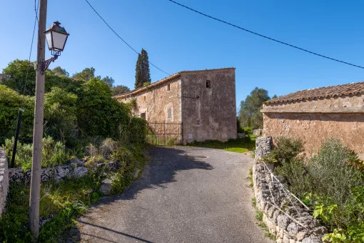 Santa Eugenia, historic rustic finca with panoramic views in Coves to renovate — photo 2