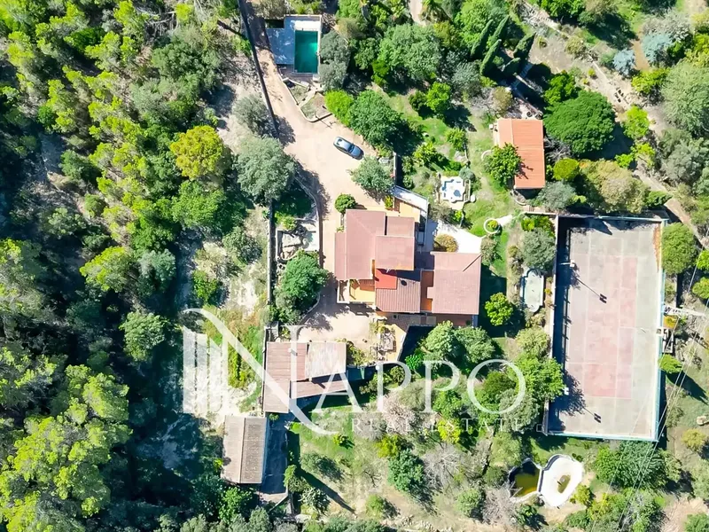 Nappo Real Estate is pleased to present this magnificent estate with an independent villa located in a natural setting just ten minutes — photo 3