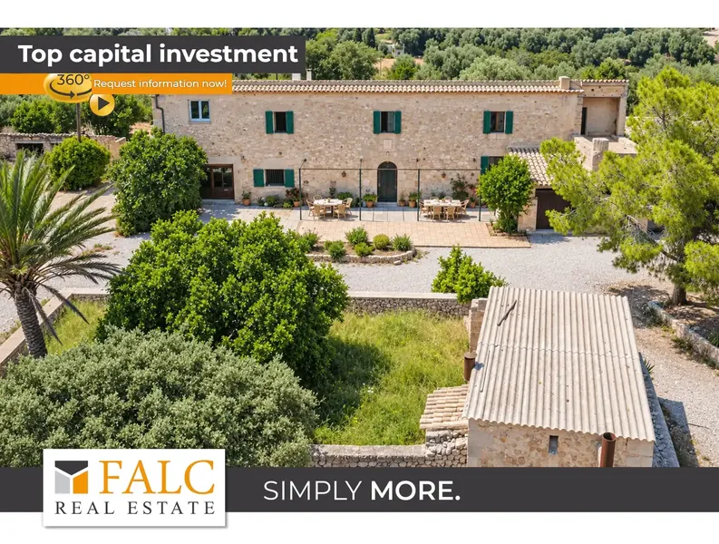 This exceptional historic estate (alquería) near Porreres offers, on a plot of approximately 68,920 m², a rare combination — photo 1