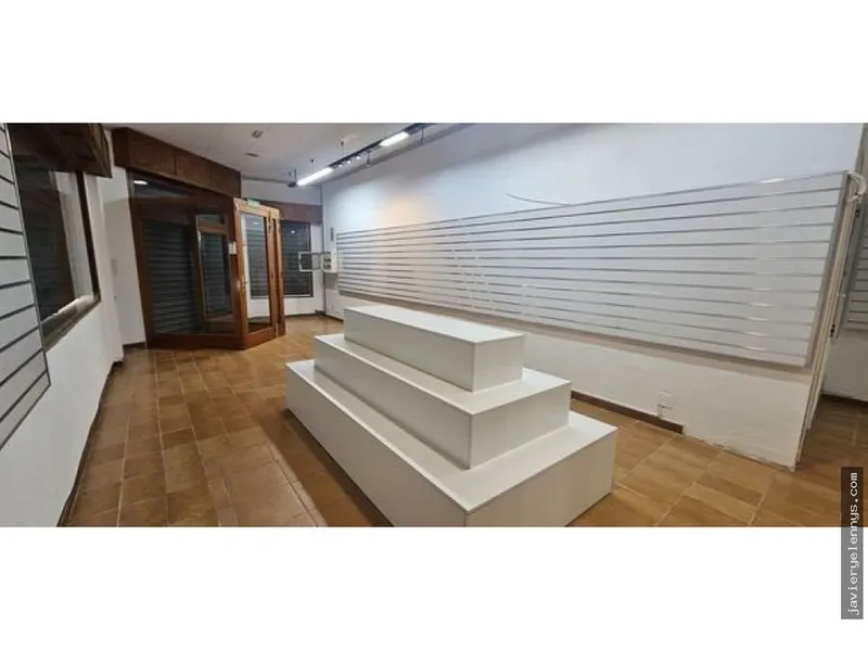 Rental of premises on Calle del Mercadal — photo 1