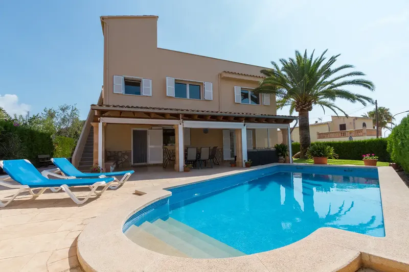 Spectacular detached chalet in Cala Millor with private pool and holiday licence — photo 1