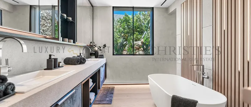 Modern newly built villa in Port Andratx with impressive sea views and large infinity pool — photo 11