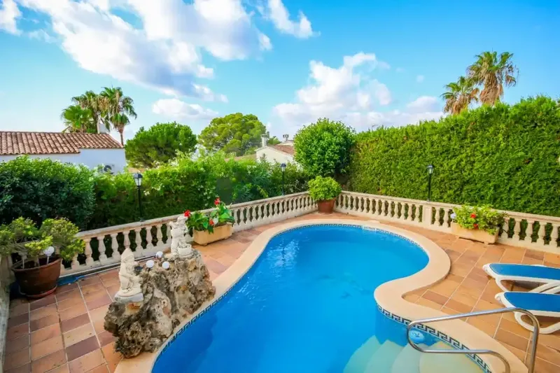 Spacious semi-detached house for sale, located in one of the most demanded and desired urbanizations of the northern area of Mallorca, Alcanada. Urban — photo 10