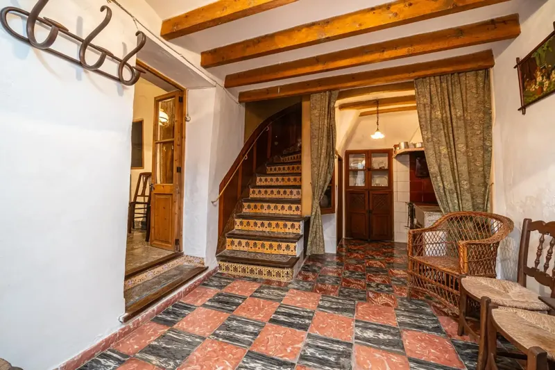 It is a 4-storey house with basement with endless possibilities — photo 8