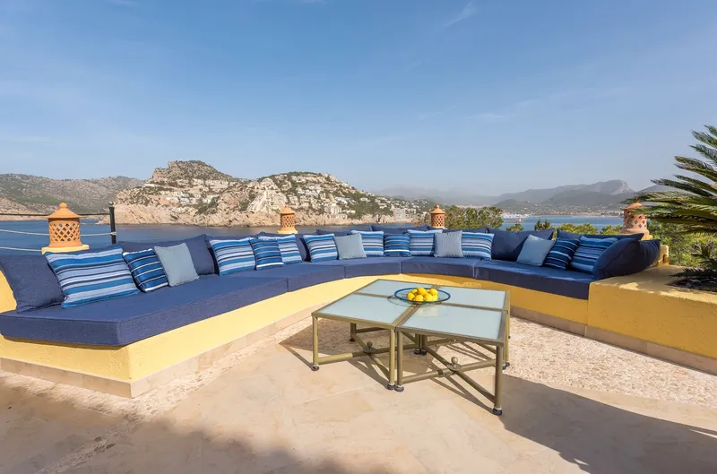 Villa with sea access and private dock in Port d'Andratx for rent — photo 2