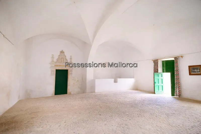 In the heart of one of the most coveted areas of Palma's coastline, between El Molinar and Coll d'en Rabassa, this large historic estate emerges — photo 8