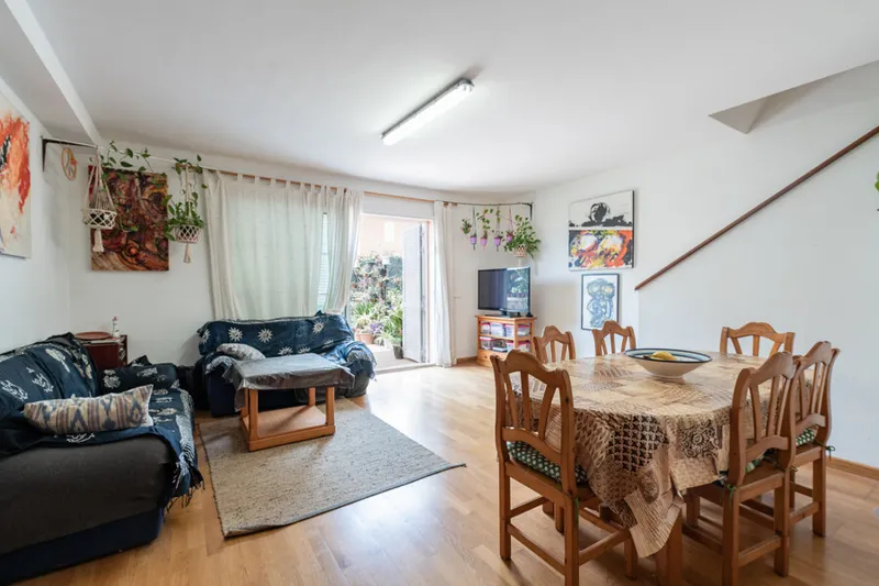 Stunning Townhouse in Molinar with Double Garage and Spacious Patio — photo 9