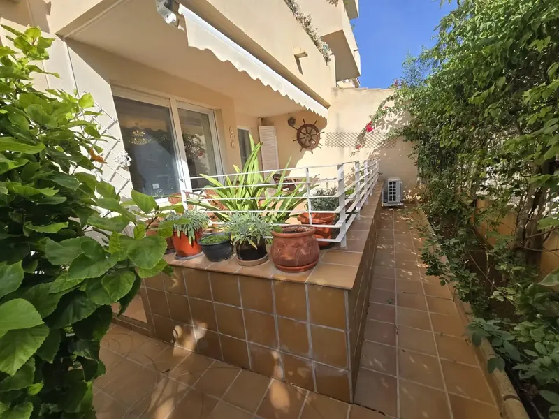 Bright ground floor apartment in Son Caliu (southwest Mallorca), in a quiet residential area close to the beach. The property — photo 3