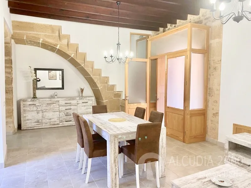 Town House — photo 1