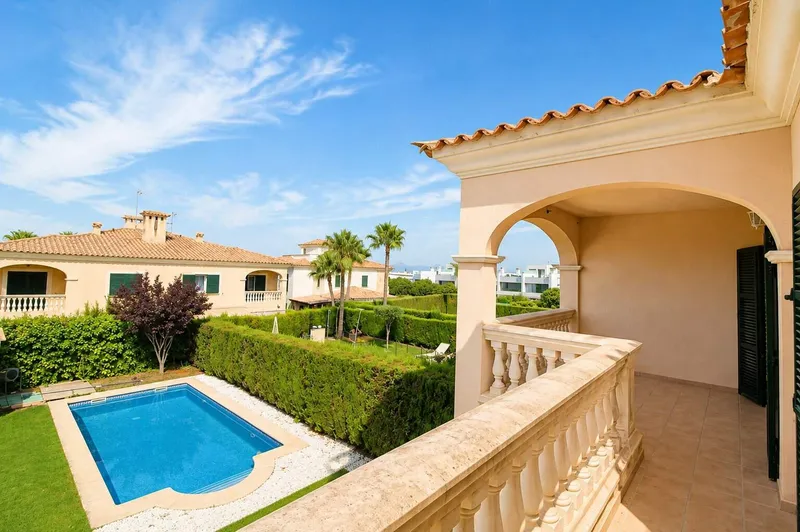 185m² detached house with 3 bedrooms, terrace and pool for sale — photo 1