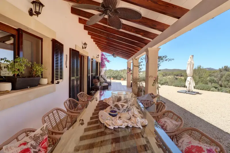 Welcome to this impressive estate in Calvià, Mallorca, offering an unparalleled living experience with its extensive plot of 17.24 — photo 4