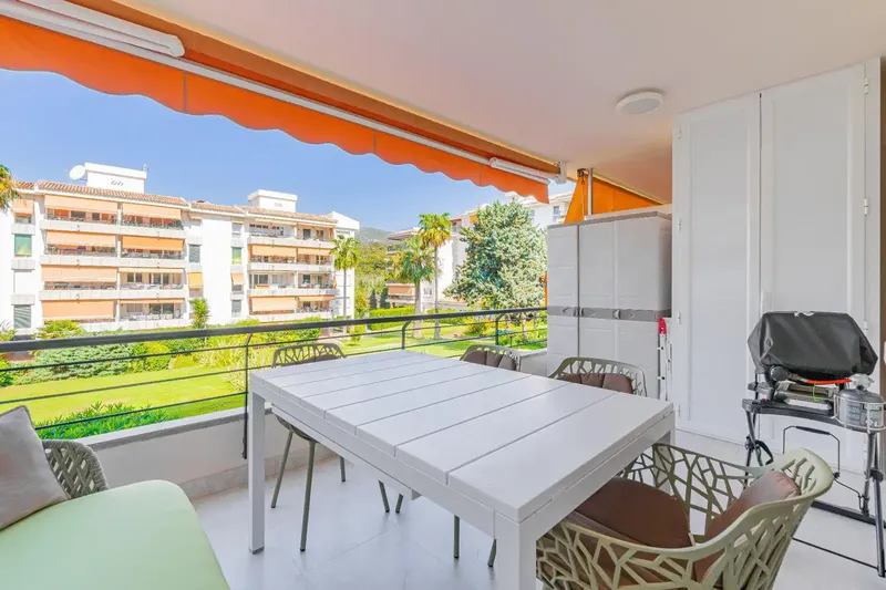Discover this completely renovated apartment in one of the most exclusive communities in Portals Nous, with direct access to the — photo 3