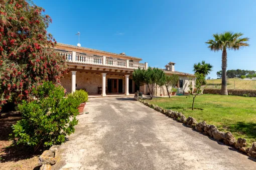 Lloret de Vistalegre, spacious finca in traditional style — photo 4