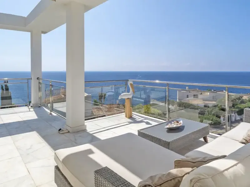 This beautiful south-facing apartment is located in a quiet urbanization of Cala Pi, just steps from the sandy beach. — photo 2