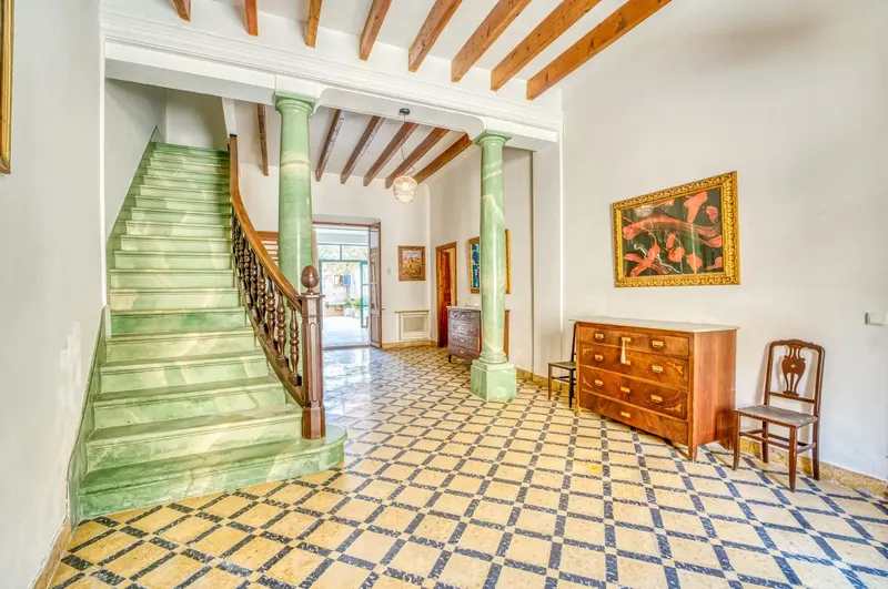 Extraordinary townhouse in the historic center of Petra, just steps from the popular Plaça Ramon Llull — photo 9