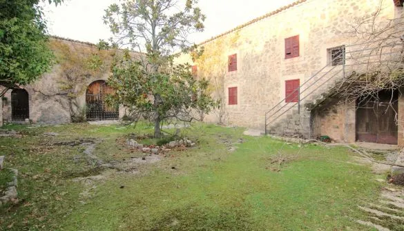 House / Chalet in Escorca — photo 1