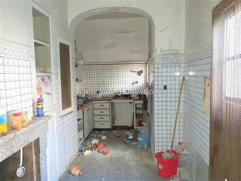 House to renovate in Felanitx, located in the Can Moix area on Ps. Ramón Llull, with a plot area according to the cadastre of 398m2, with — photo 5